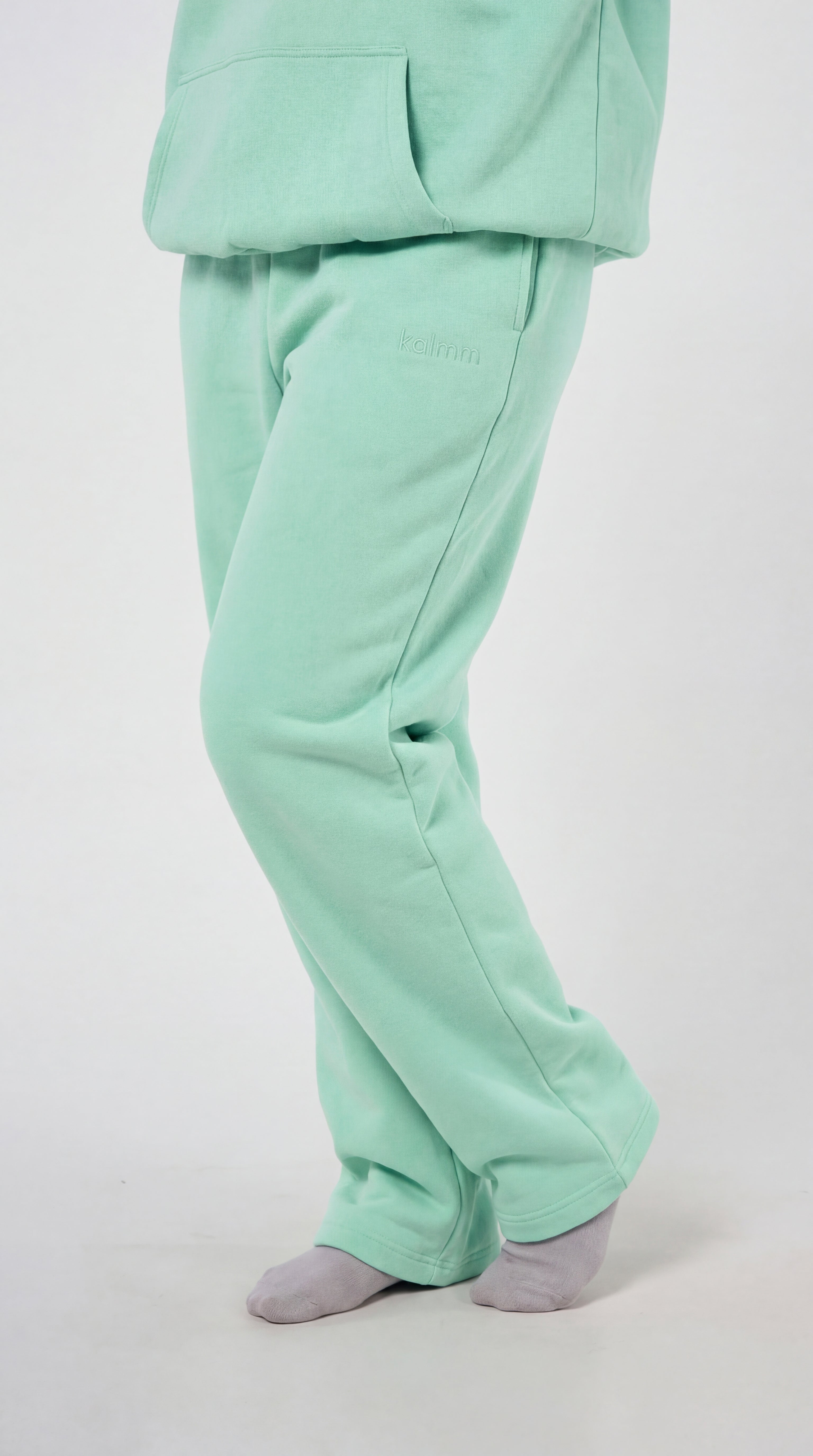 Kalmm Straight Leg Sweatpant