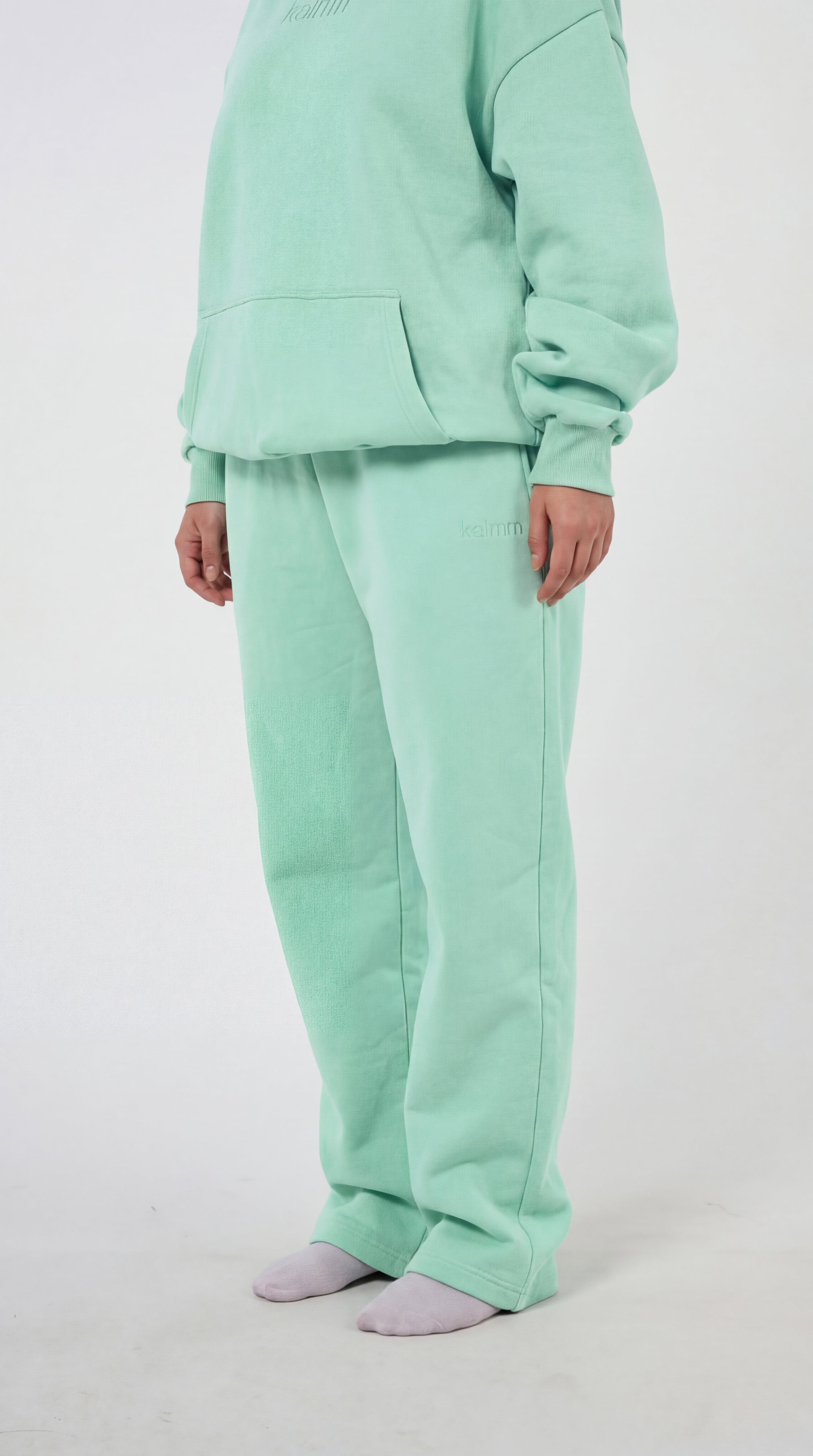 Kalmm Straight Leg Sweatpant