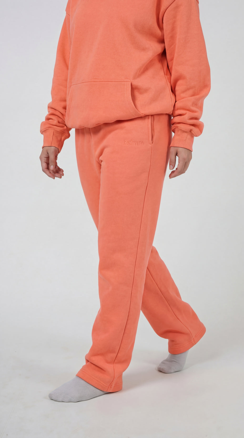 Kalmm Straight Leg Sweatpant