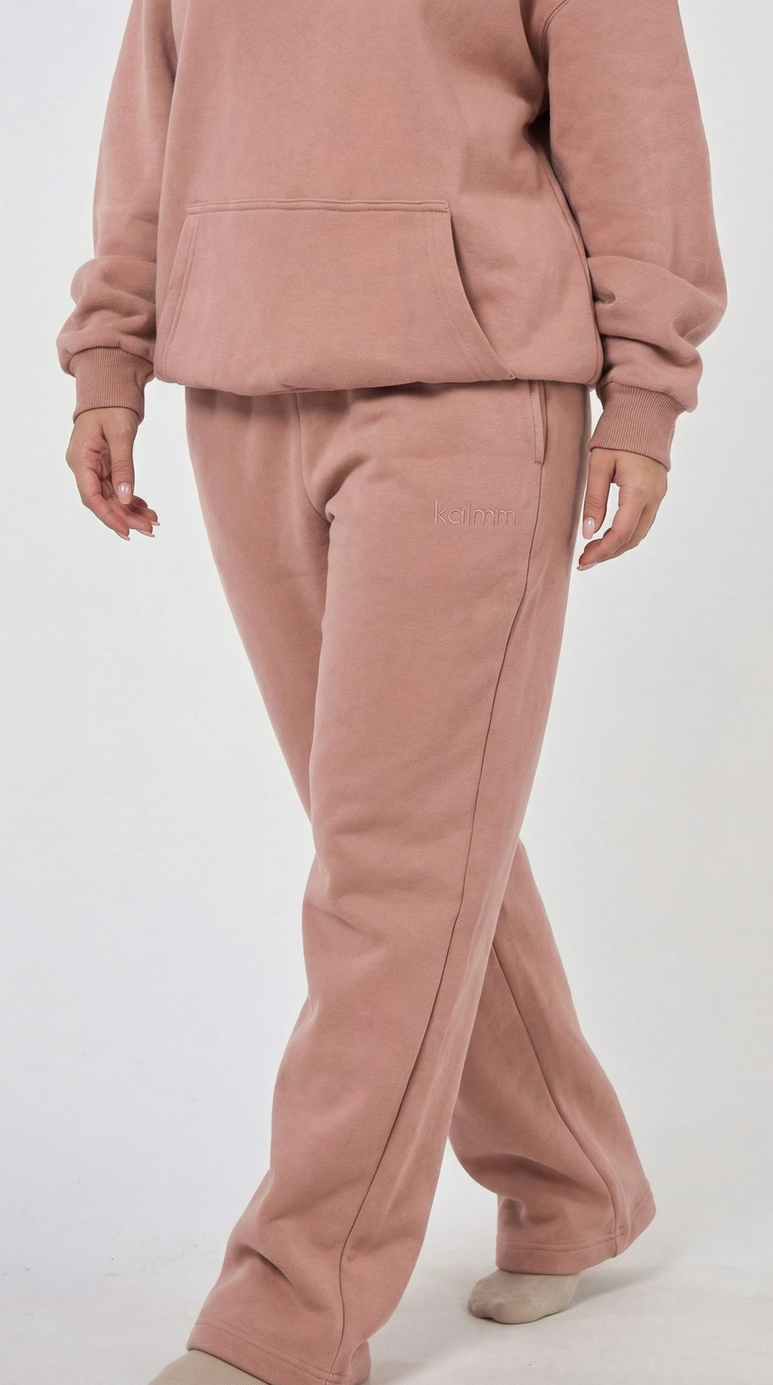 Kalmm Straight Leg Sweatpant
