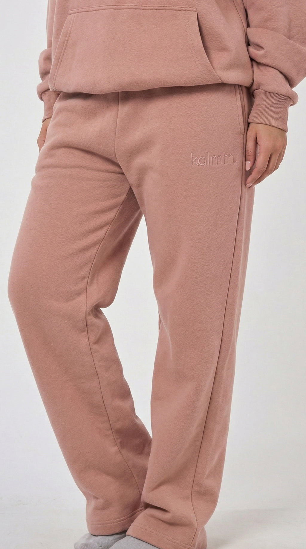 Kalmm Straight Leg Sweatpant