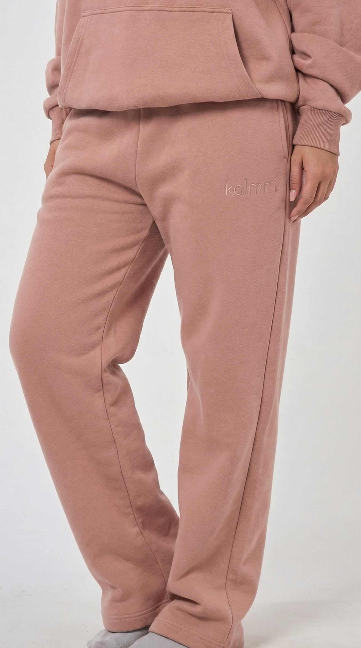 Kalmm Straight Leg Sweatpant