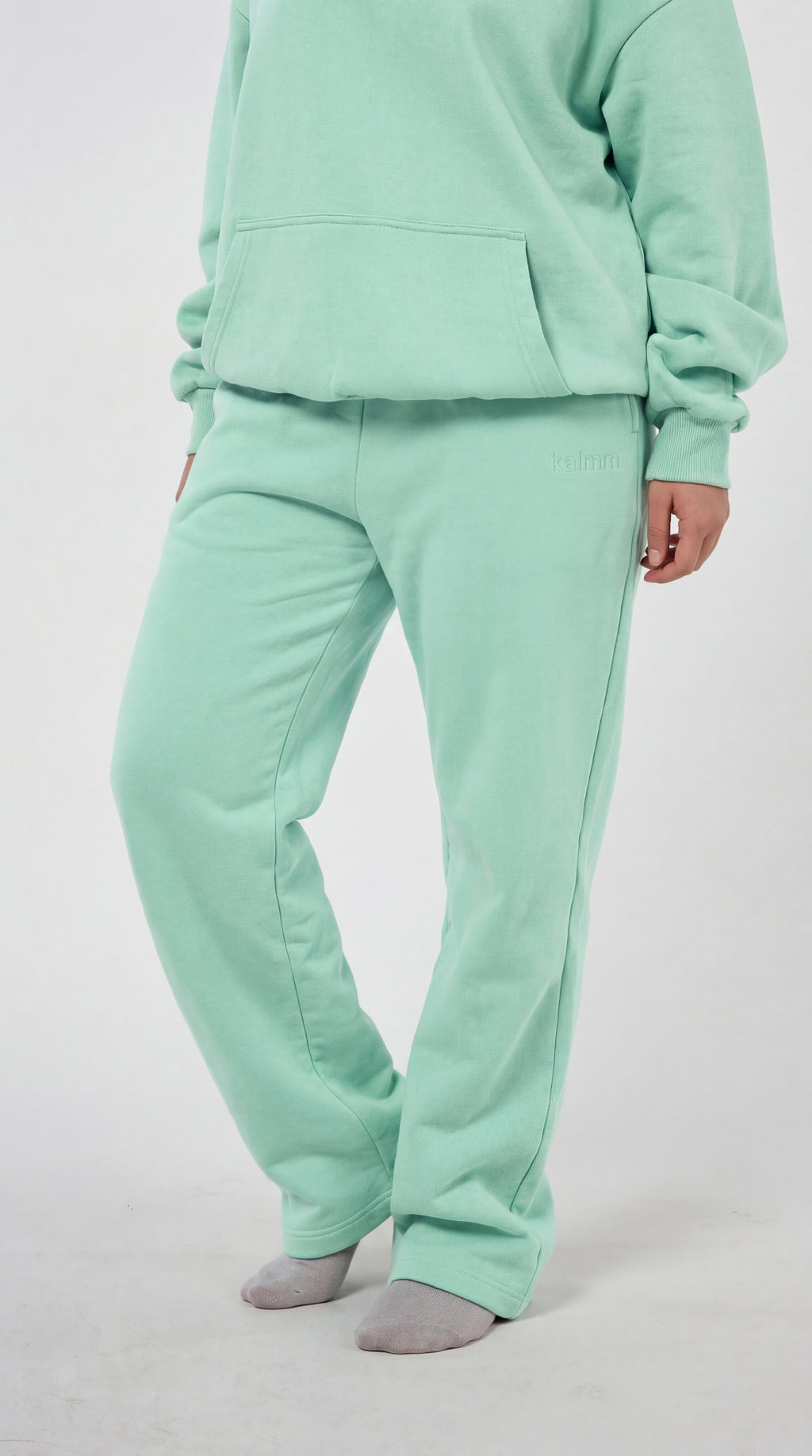 Kalmm Straight Leg Sweatpant
