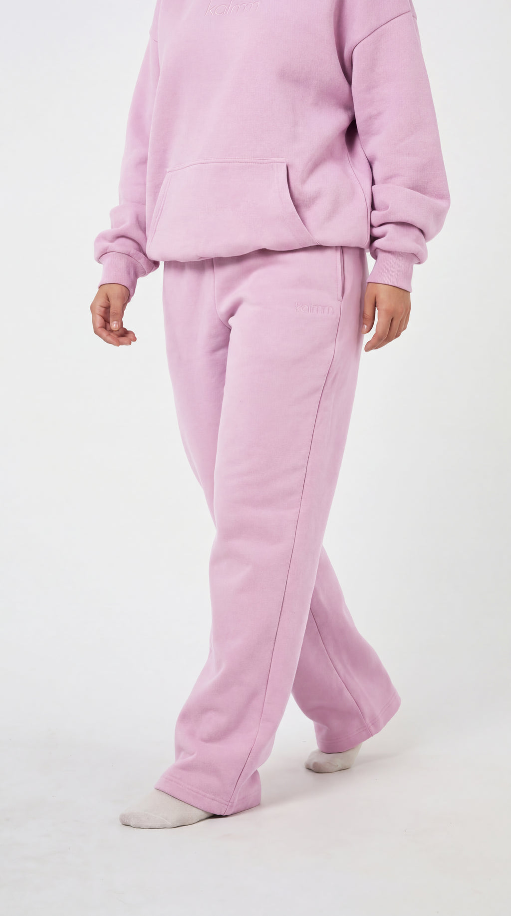 Kalmm Straight Leg Sweatpant