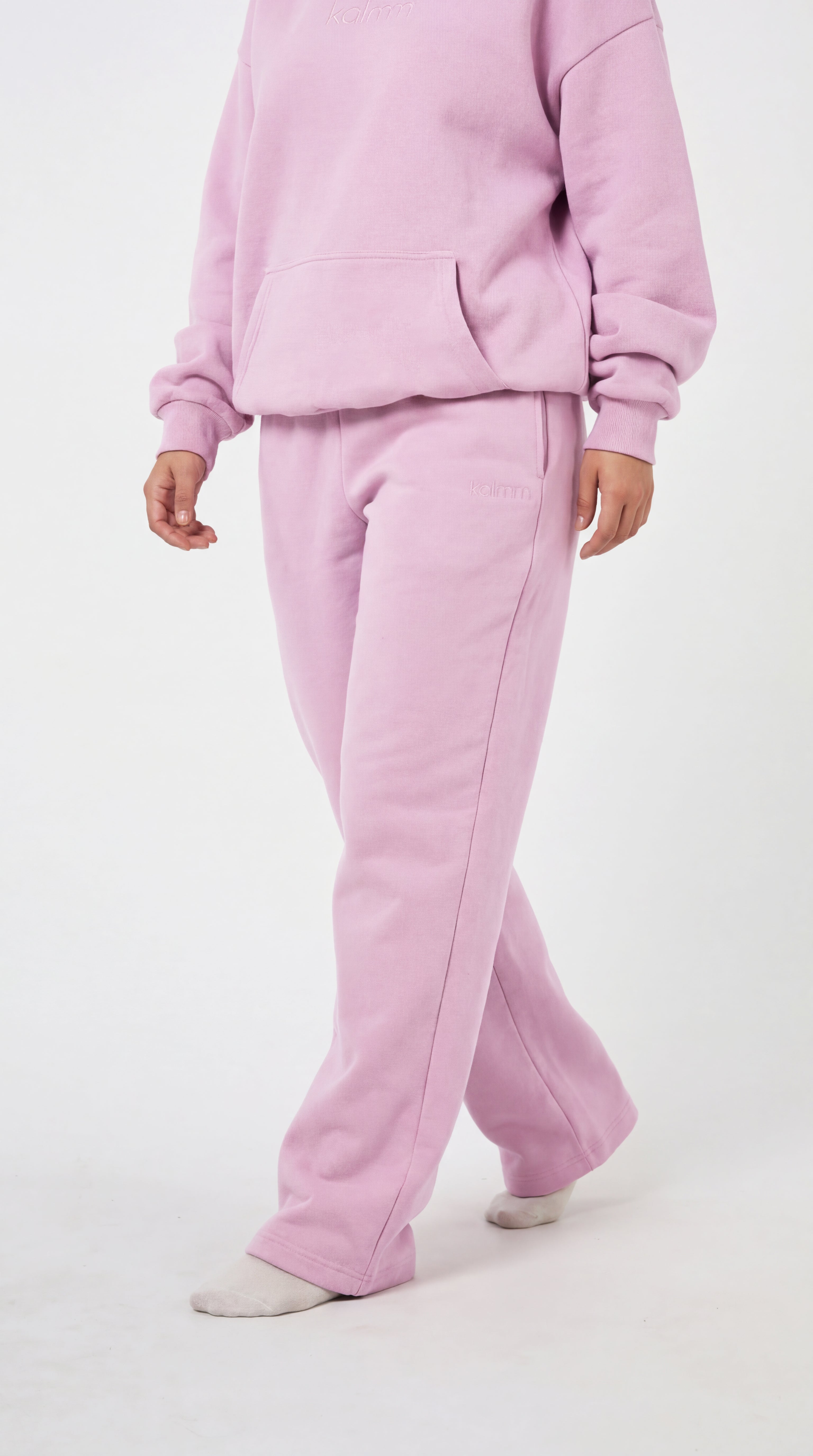 Kalmm Straight Leg Sweatpant