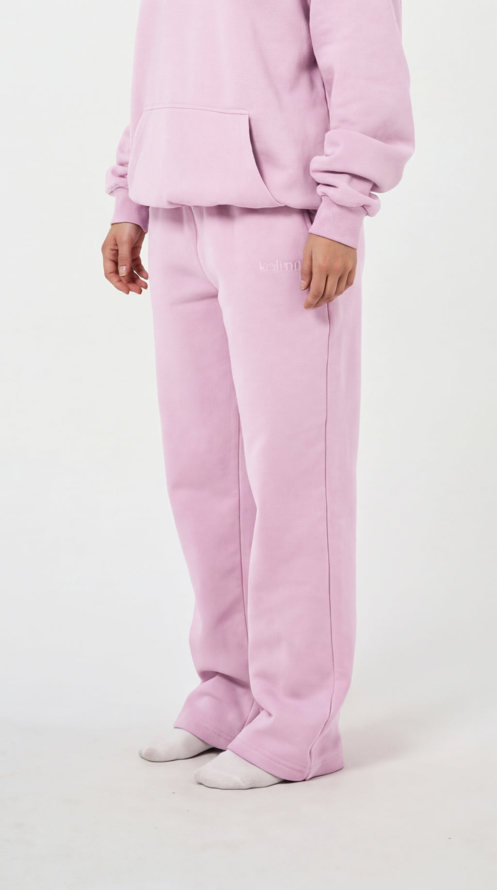 Kalmm Straight Leg Sweatpant