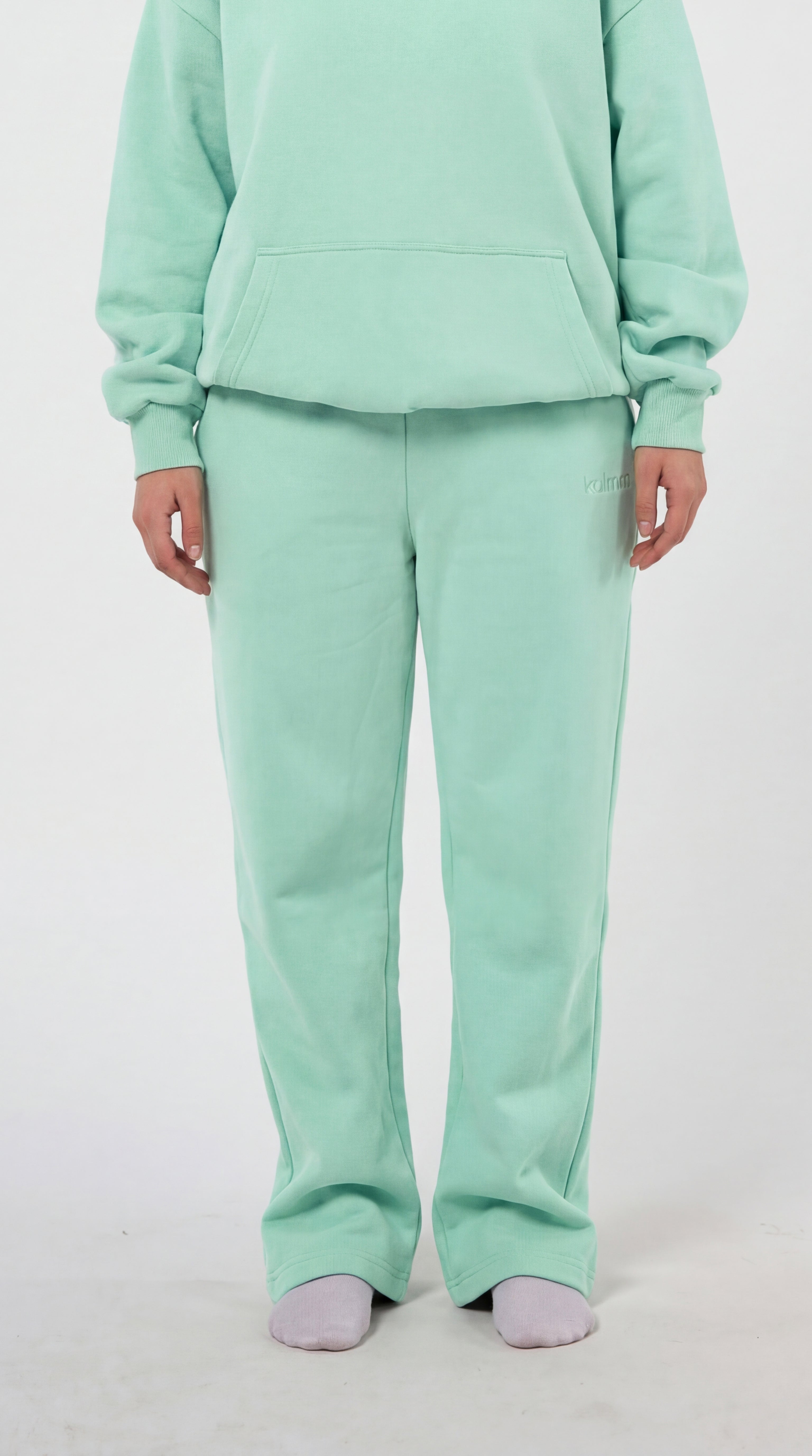 Kalmm Straight Leg Sweatpant