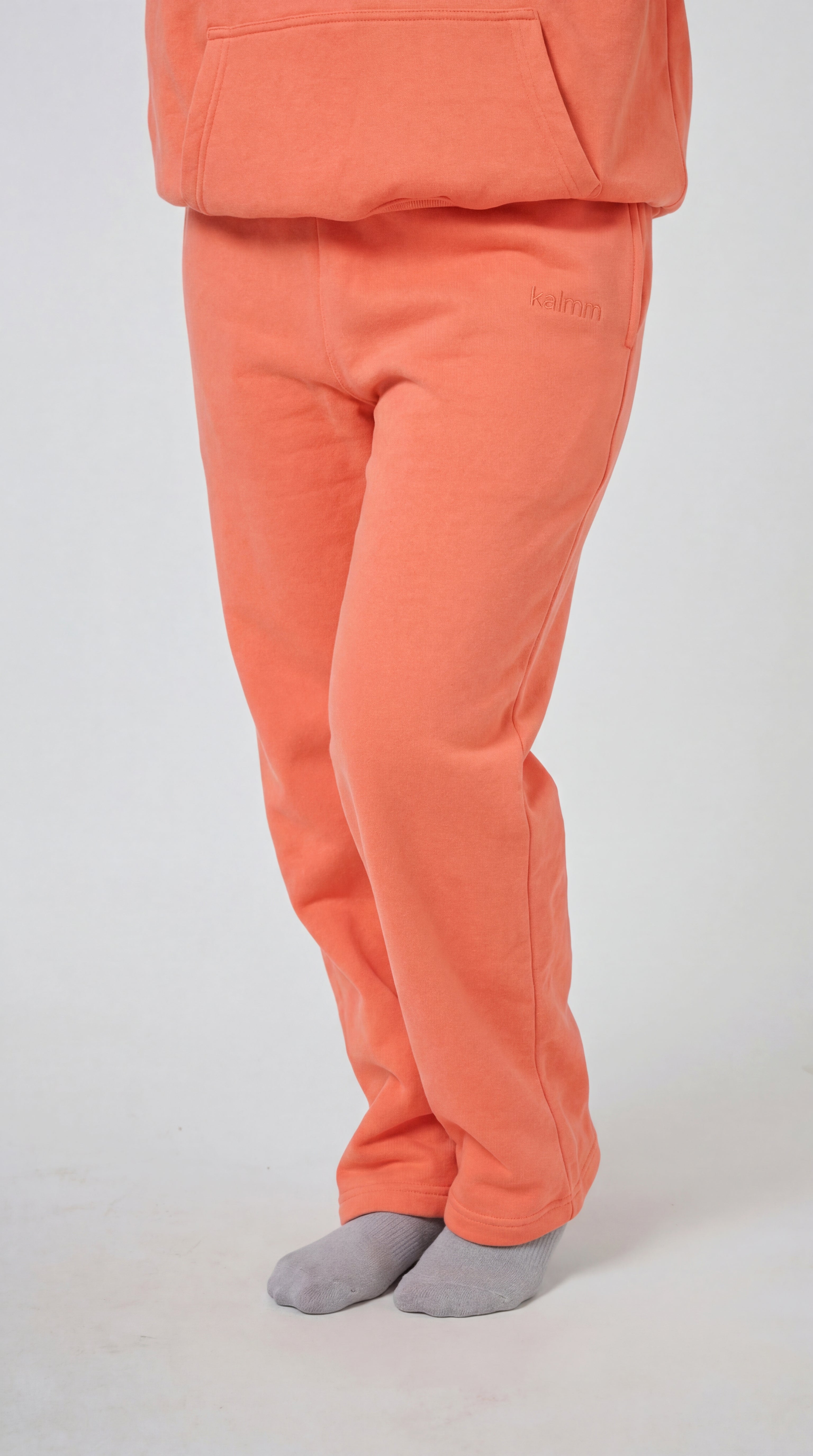 Kalmm Straight Leg Sweatpant