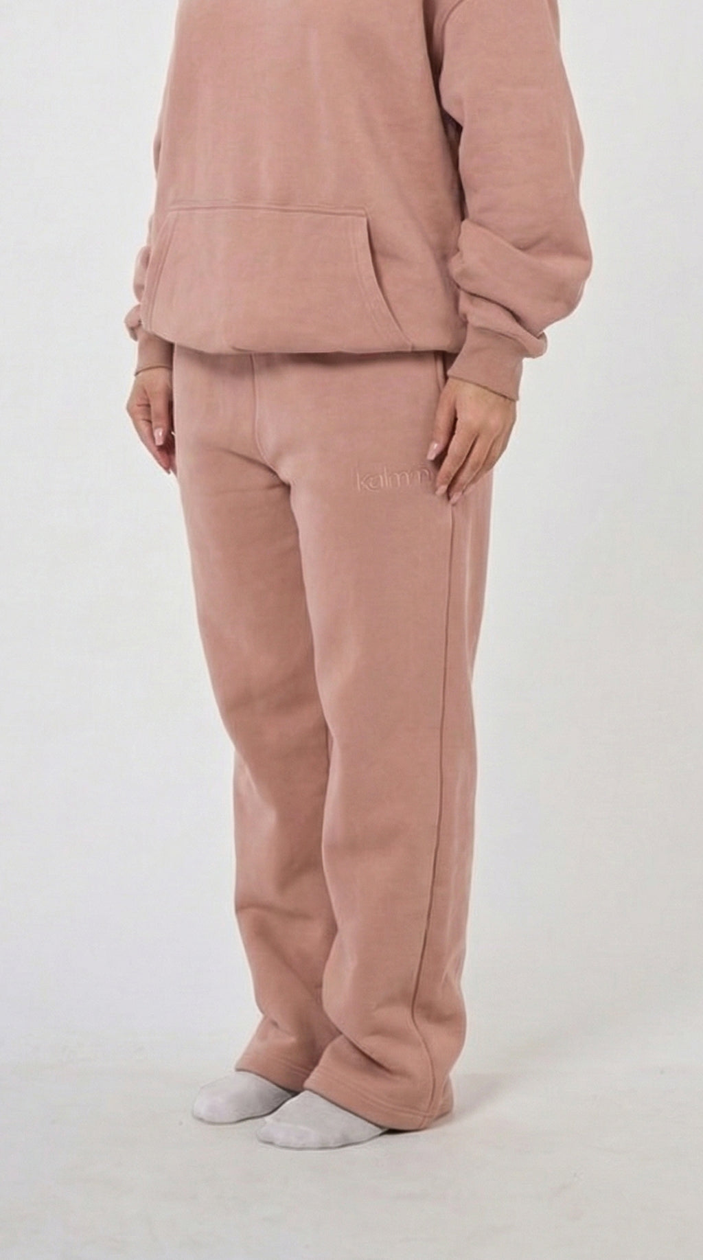 Kalmm Straight Leg Sweatpant