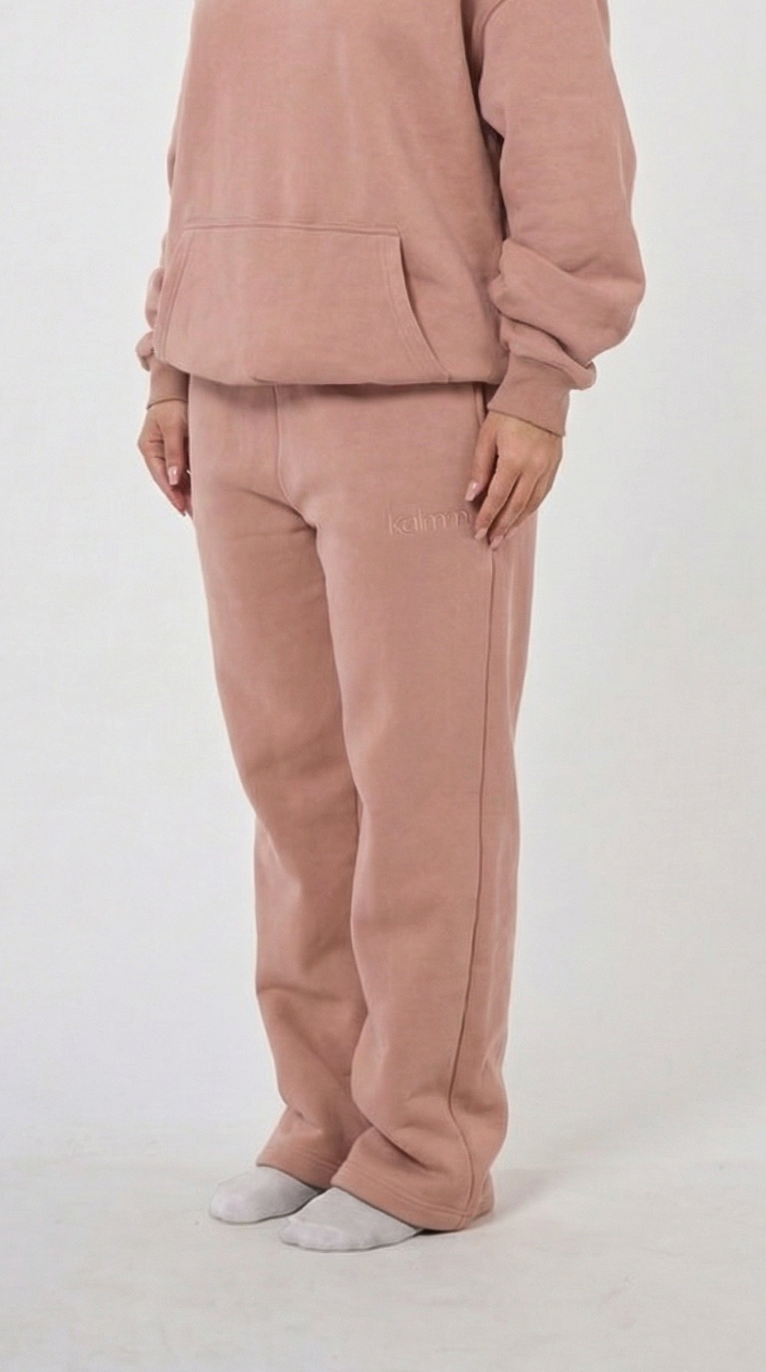 Kalmm Straight Leg Sweatpant