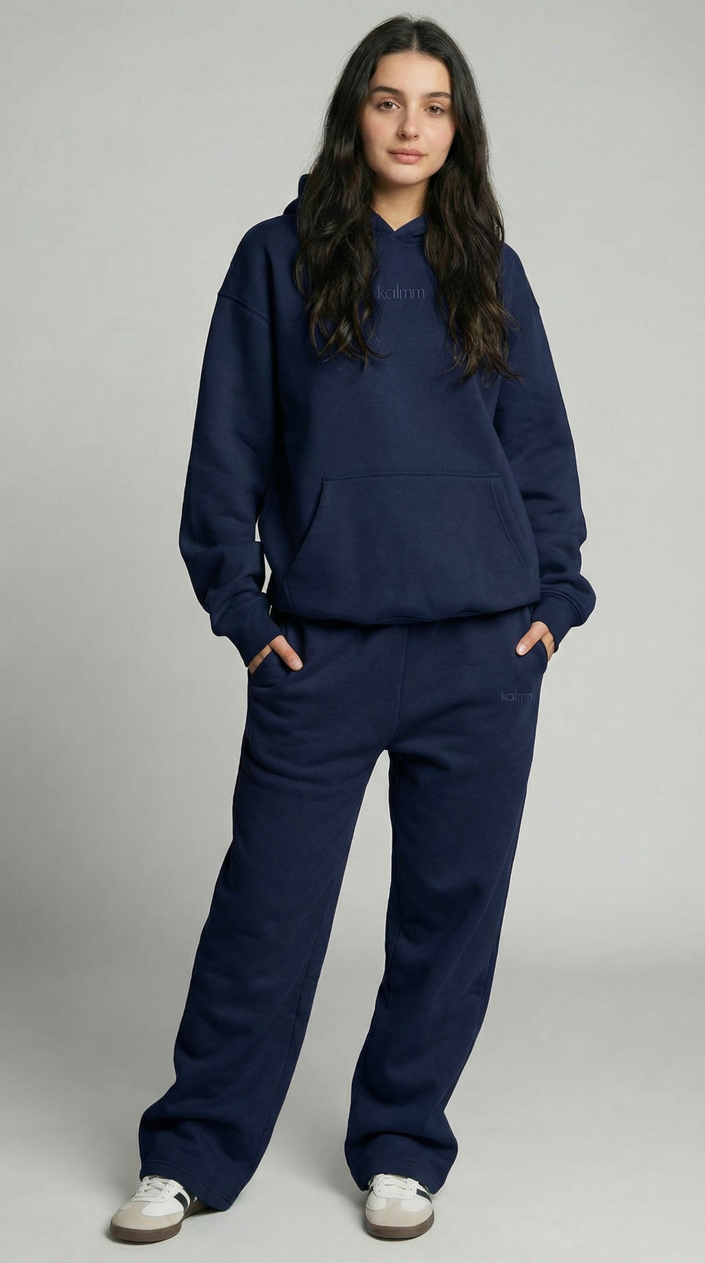 Kalmm Straight Leg Sweatpant