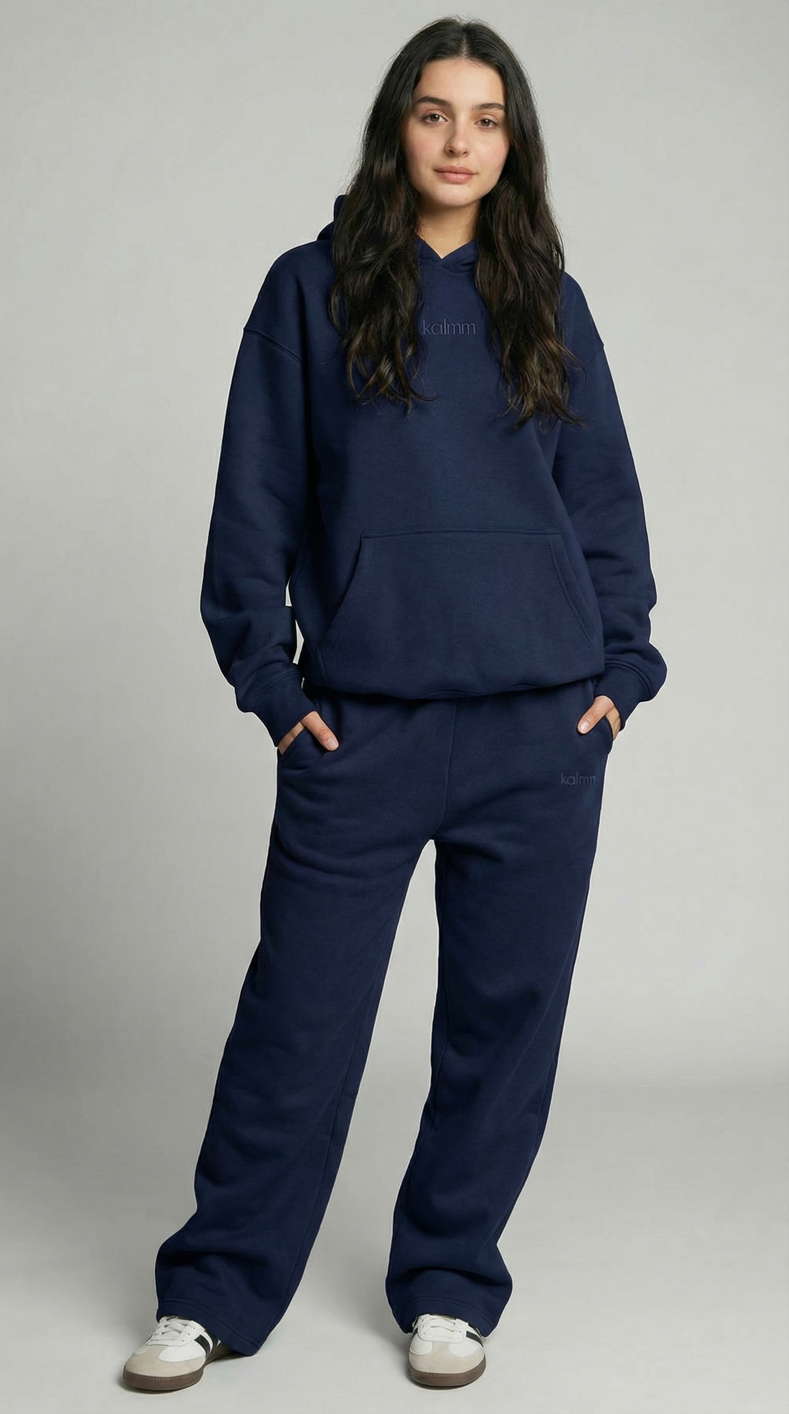 Kalmm Straight Leg Sweatpant